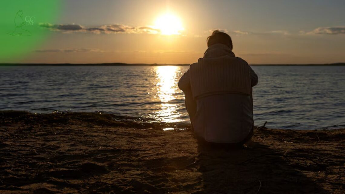 Pessoa sentada pensativa, com cores suaves ao redor, simbolizando a busca por alívio da ansiedade e depressão.