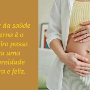 Gestante recebendo acompanhamento médico com expressão de tranquilidade