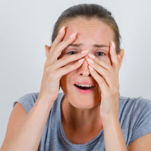 ilustração de olho com inflamação na pálpebra representando tersol