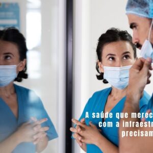 Profissional de saúde em unidade básica, simbolizando a necessidade de melhorias na infraestrutura de saúde no Brasil.