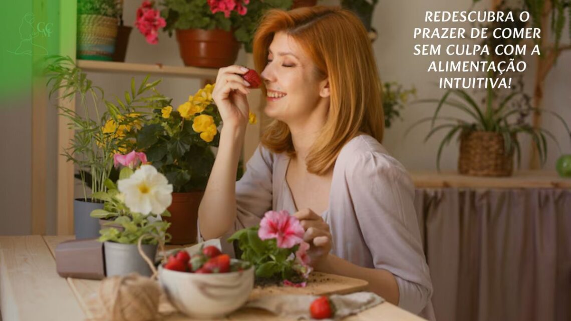 Pessoa comendo uma tigela de frutas com um sorriso, em um ambiente tranquilo e natural.