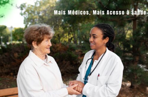 Profissional de saúde atendendo um paciente, simbolizando o Programa Mais Médicos: Retomada e Ampliação.