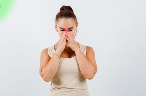 Pessoal usando remédios caseiros para aliviar o nariz entupido