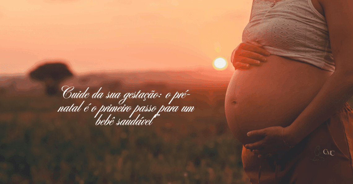 Gestante em consulta de pré-natal com médico, sorrindo e confiante