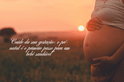 Gestante em consulta de pré-natal com médico, sorrindo e confiante